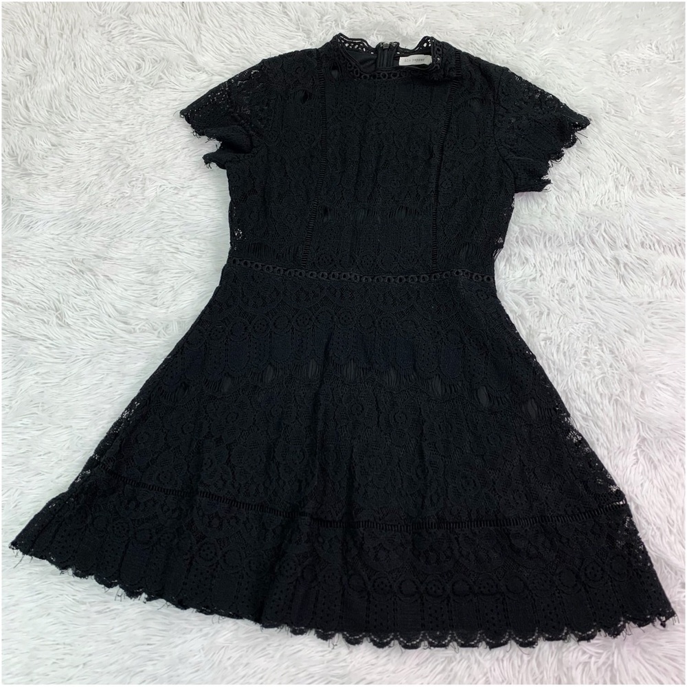 Blu Pepper Junior short Sleeve crew neck fit and flare lace dress in black